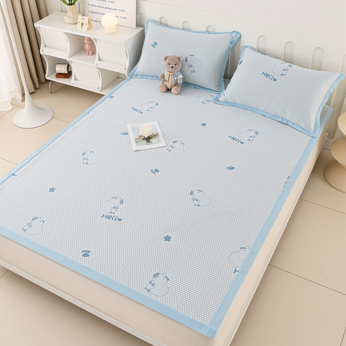 91家纺网 家纺一手货源 找家纺 席匠 2026新款冰豆豆床裙卡通款凉席席子凉席三件套 卡比巴拉床席款-蓝