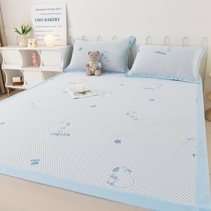 91家纺网 家纺一手货源 找家纺 席匠 2026新款冰豆豆床裙卡通款凉席席子凉席三件套 卡比巴拉床席款-蓝