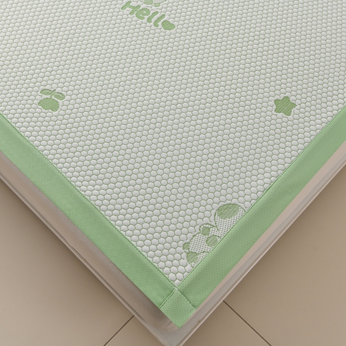 91家纺网 家纺一手货源 找家纺 席匠 2026新款冰豆豆床裙卡通款凉席席子凉席三件套 卡比巴拉床席款-绿