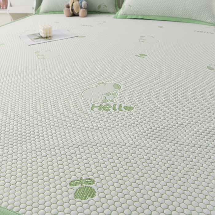 91家纺网 家纺一手货源 找家纺 席匠 2026新款冰豆豆床裙卡通款凉席席子凉席三件套 卡比巴拉床席款-绿