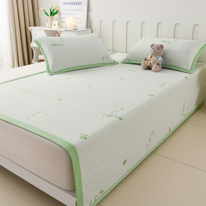 91家纺网 家纺一手货源 找家纺 席匠 2026新款冰豆豆床裙卡通款凉席席子凉席三件套 卡比巴拉床席款-绿