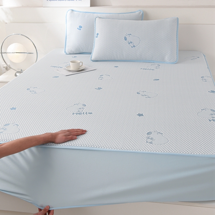 91家纺网 家纺一手货源 找家纺 席匠 2026新款冰豆豆床裙卡通款凉席席子凉席三件套 卡比巴拉床笠款-蓝