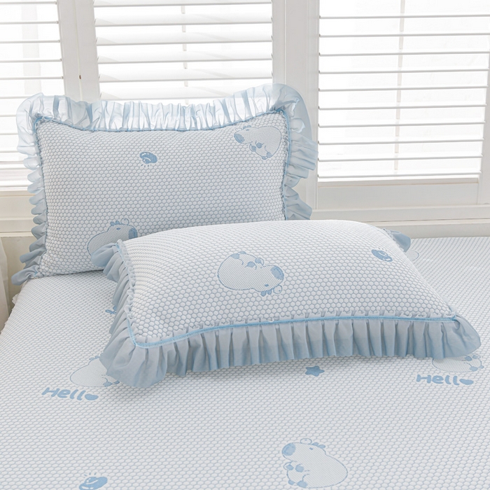 91家纺网 家纺一手货源 找家纺 席匠 2026新款冰豆豆床裙卡通款凉席席子凉席三件套 卡比巴拉渐变款-蓝