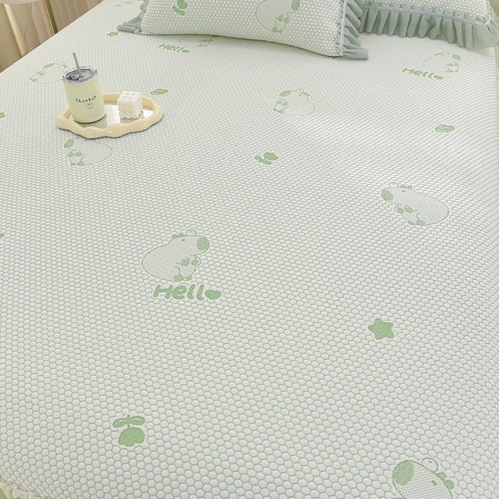 91家纺网 家纺一手货源 找家纺 席匠 2026新款冰豆豆床裙卡通款凉席席子凉席三件套 卡比巴拉渐变款-绿