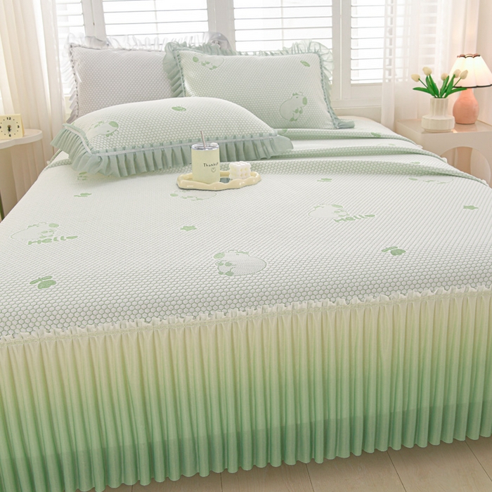91家纺网 家纺一手货源 找家纺 席匠 2026新款冰豆豆床裙卡通款凉席席子凉席三件套 卡比巴拉渐变款-绿