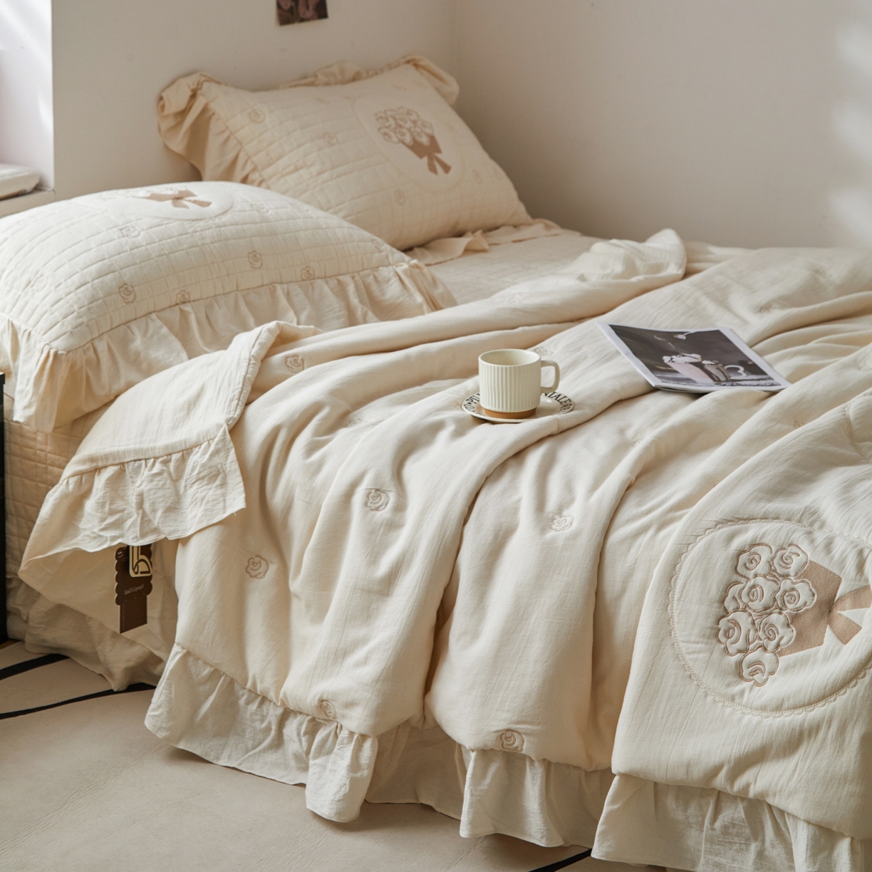 91家纺网 家纺一手货源 找家纺 上喜 2026新款全棉泡芙棉夏被夏凉被空调被四件套-玫瑰故事 玫瑰故事-米白