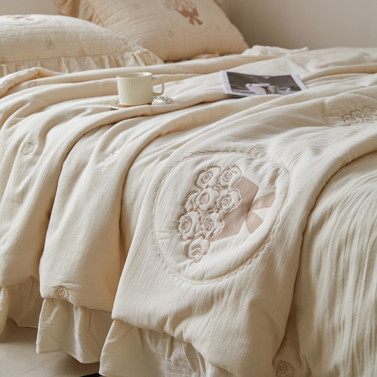 91家纺网 家纺一手货源 找家纺 上喜 2026新款全棉泡芙棉夏被夏凉被空调被四件套-玫瑰故事 玫瑰故事-米白