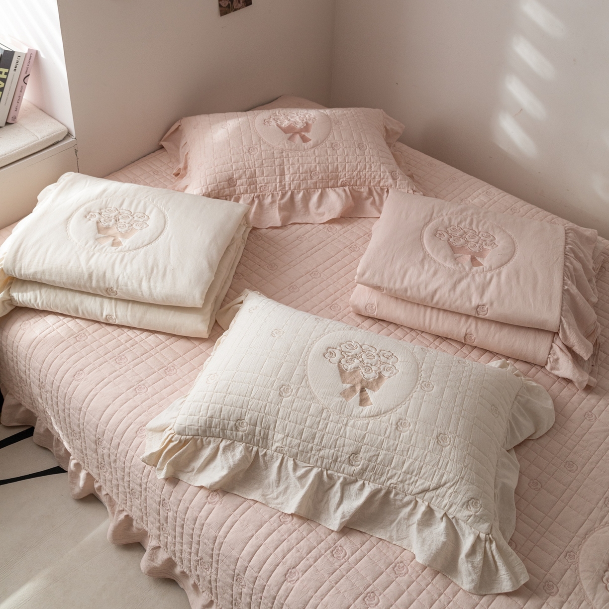 91家纺网 家纺一手货源 找家纺 上喜 2026新款全棉泡芙棉夏被夏凉被空调被四件套-玫瑰故事 组合图（仅供展示不可下单）