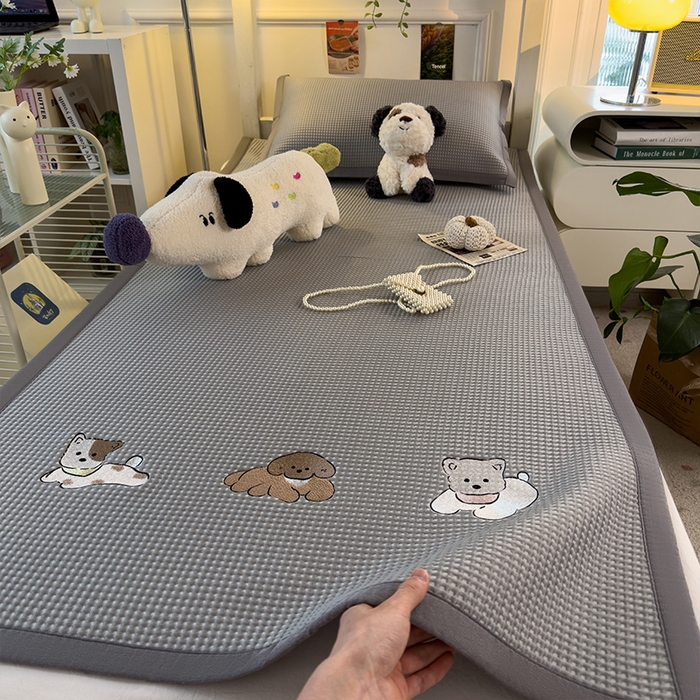 91家纺网 家纺一手货源 找家纺 （总）耀悦家纺 2026新款毛巾绣乙纶冰豆豆凉席冰丝席华夫格卡通绣花博主ins风学生床