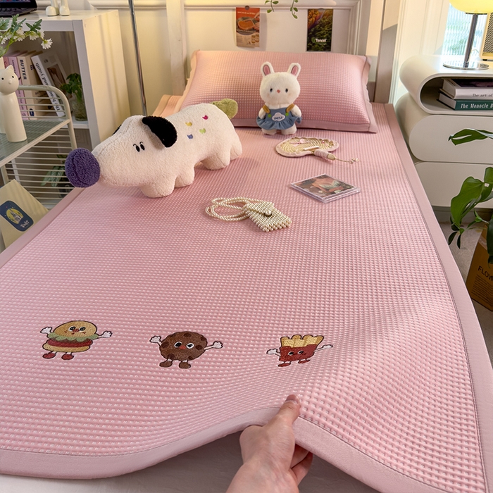 91家纺网 家纺一手货源 找家纺 （总）耀悦家纺 2026新款毛巾绣乙纶冰豆豆凉席冰丝席华夫格卡通绣花博主ins风学生床