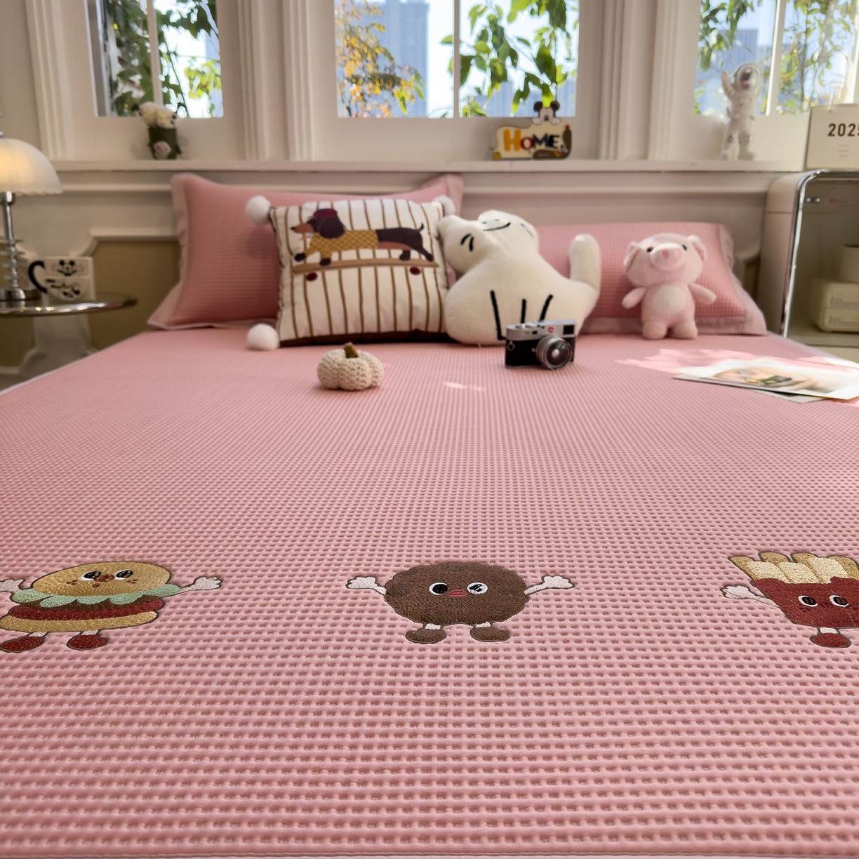 91家纺网 家纺一手货源 找家纺 耀悦家纺 2026新款毛巾绣乙纶冰豆豆凉席冰丝席华夫格卡通绣花博主ins风学生床 可可喵派床席款