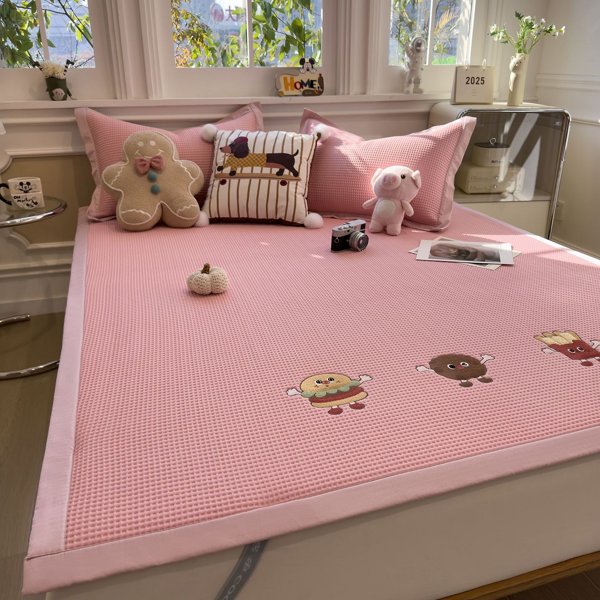 91家纺网 家纺一手货源 找家纺 耀悦家纺 2026新款毛巾绣乙纶冰豆豆凉席冰丝席华夫格卡通绣花博主ins风学生床 可可喵派床席款