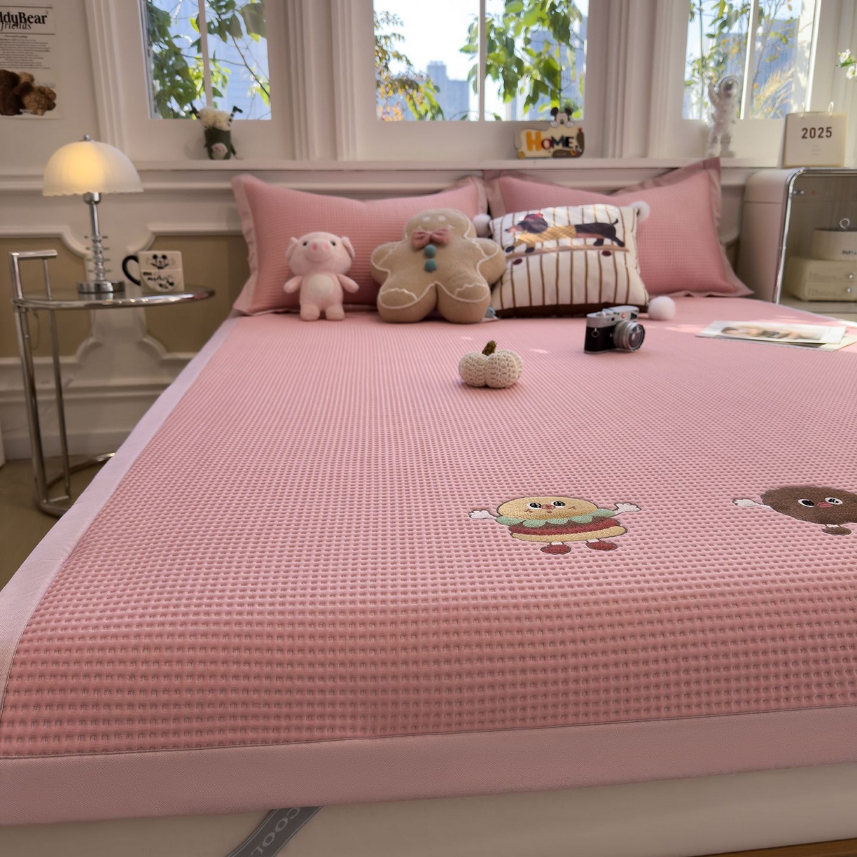 91家纺网 家纺一手货源 找家纺 耀悦家纺 2026新款毛巾绣乙纶冰豆豆凉席冰丝席华夫格卡通绣花博主ins风学生床 可可喵派床席款