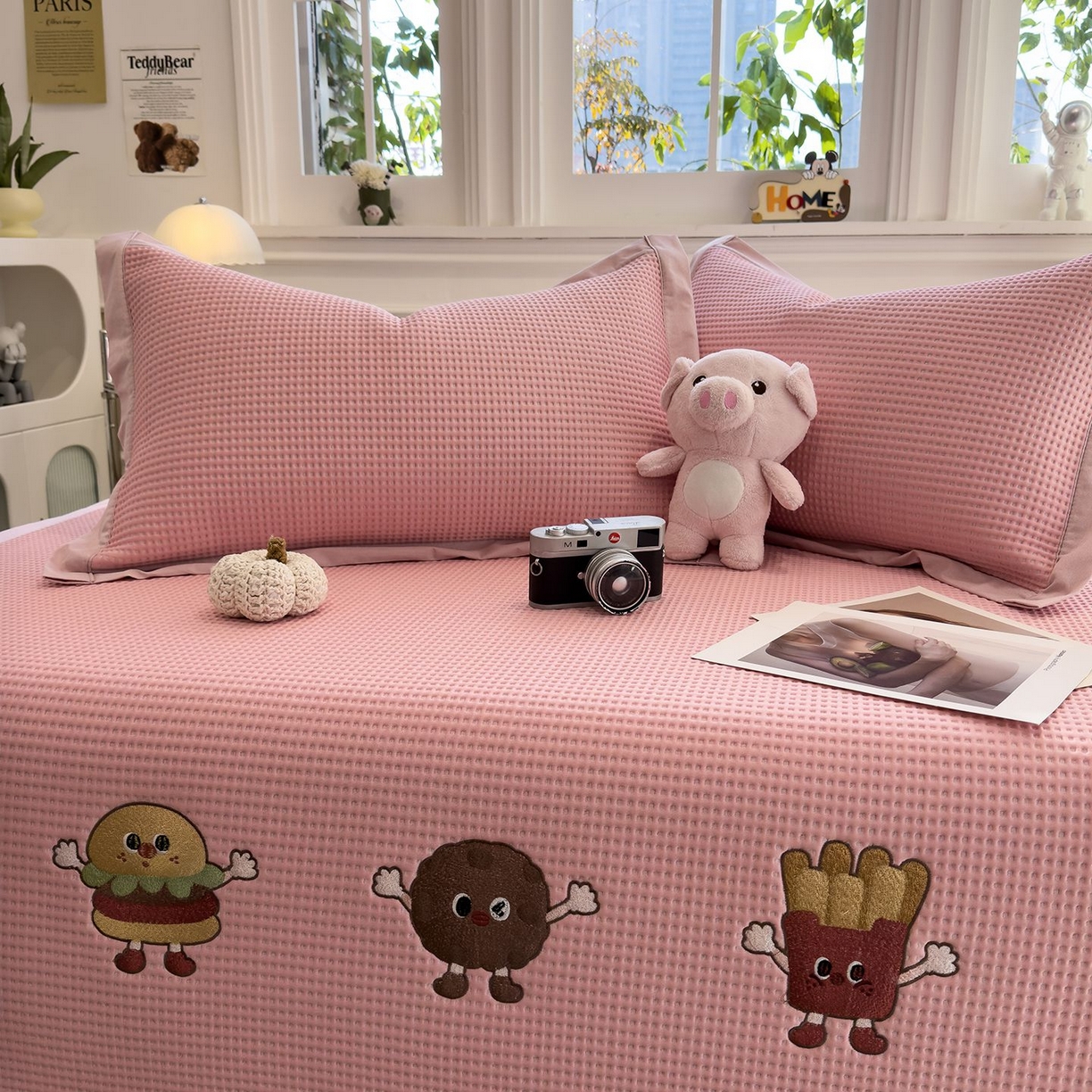 91家纺网 家纺一手货源 找家纺 耀悦家纺 2026新款毛巾绣乙纶冰豆豆凉席冰丝席华夫格卡通绣花博主ins风学生床 可可喵派床席款