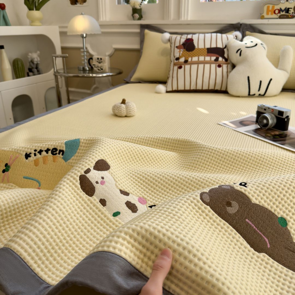 91家纺网 家纺一手货源 找家纺 耀悦家纺 2026新款毛巾绣乙纶冰豆豆凉席冰丝席华夫格卡通绣花博主ins风学生床 懒懒小憩床席款