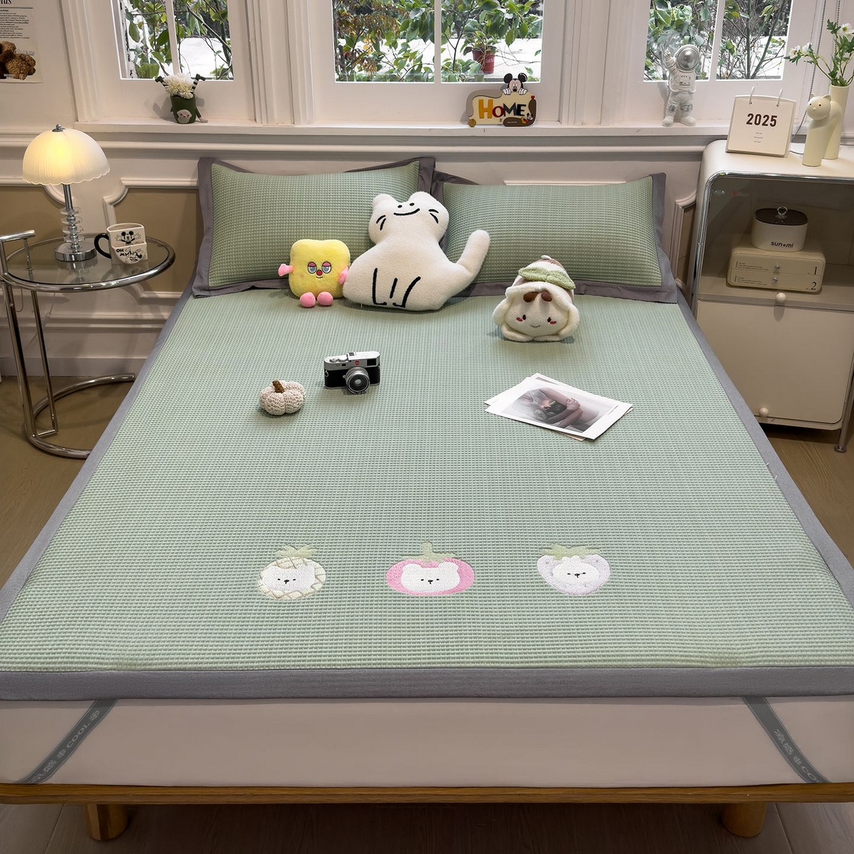 91家纺网 家纺一手货源 找家纺 耀悦家纺 2026新款毛巾绣乙纶冰豆豆凉席冰丝席华夫格卡通绣花博主ins风学生床 奶冻喵-果绿床席款