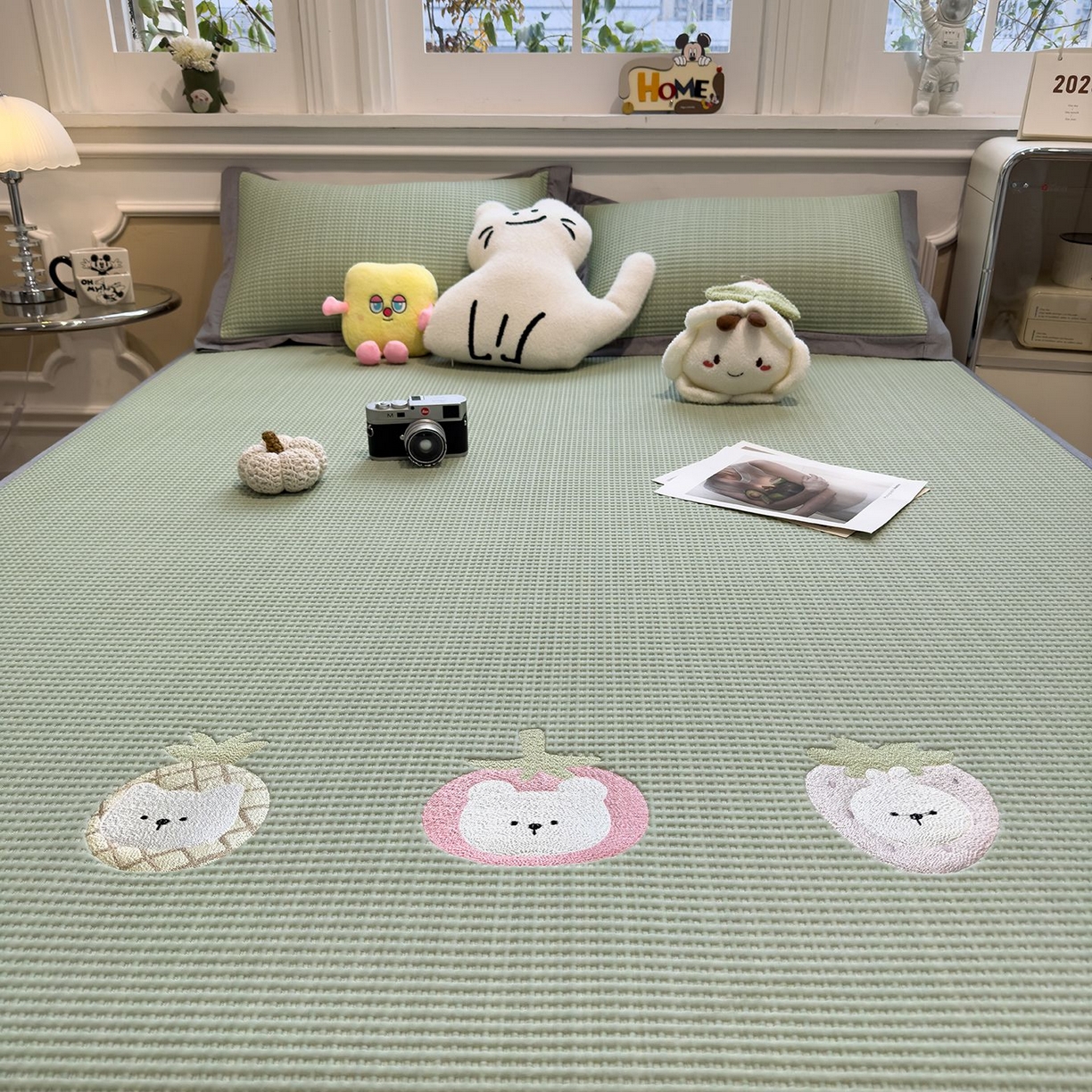 91家纺网 家纺一手货源 找家纺 耀悦家纺 2026新款毛巾绣乙纶冰豆豆凉席冰丝席华夫格卡通绣花博主ins风学生床 奶冻喵-果绿床席款