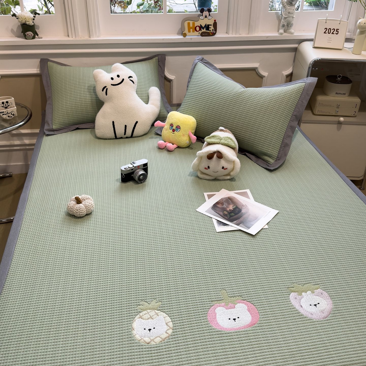 91家纺网 家纺一手货源 找家纺 耀悦家纺 2026新款毛巾绣乙纶冰豆豆凉席冰丝席华夫格卡通绣花博主ins风学生床 奶冻喵-果绿床席款