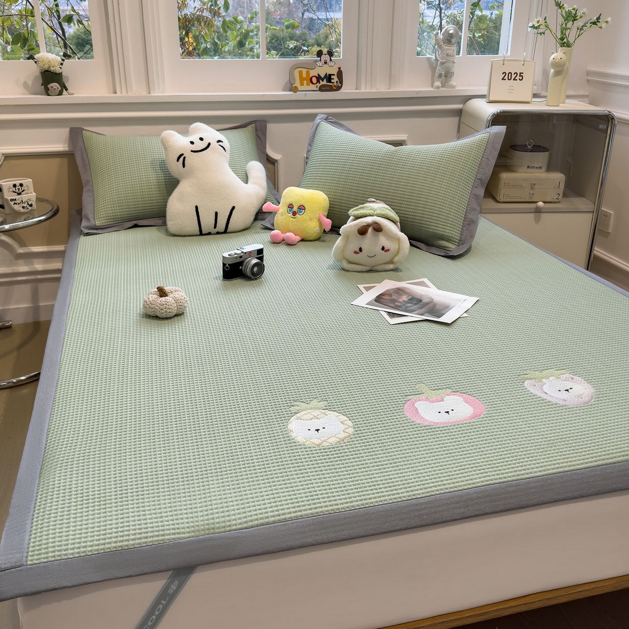 91家纺网 家纺一手货源 找家纺 耀悦家纺 2026新款毛巾绣乙纶冰豆豆凉席冰丝席华夫格卡通绣花博主ins风学生床 奶冻喵-果绿床席款