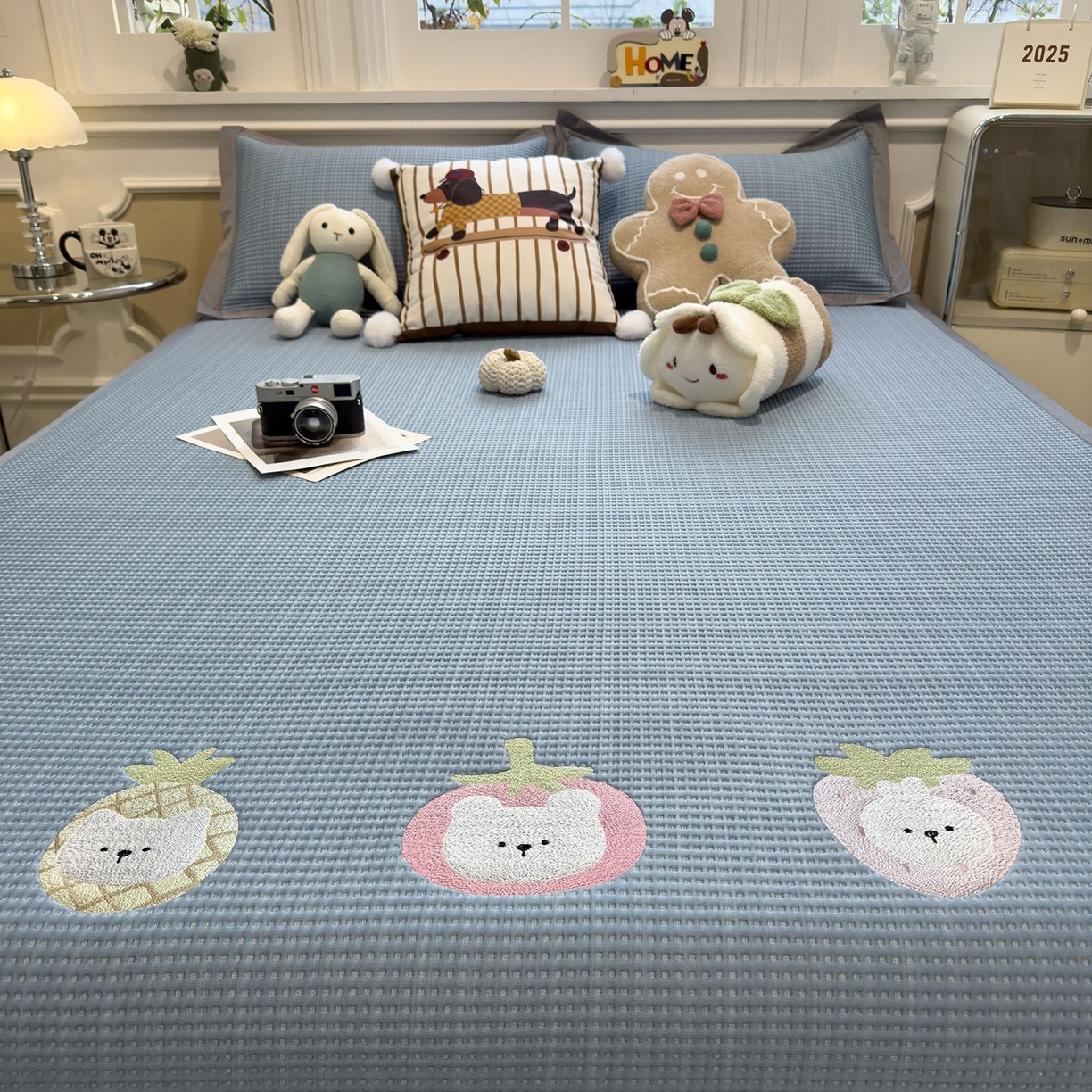 91家纺网 家纺一手货源 找家纺 耀悦家纺 2026新款毛巾绣乙纶冰豆豆凉席冰丝席华夫格卡通绣花博主ins风学生床 奶冻喵-蓝床席款