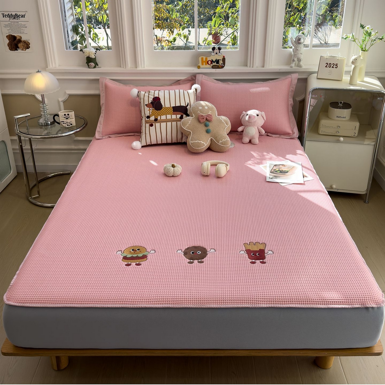 91家纺网 家纺一手货源 找家纺 耀悦家纺 2026新款毛巾绣乙纶冰豆豆凉席冰丝席华夫格卡通绣花博主ins风学生床 可可喵派床笠款