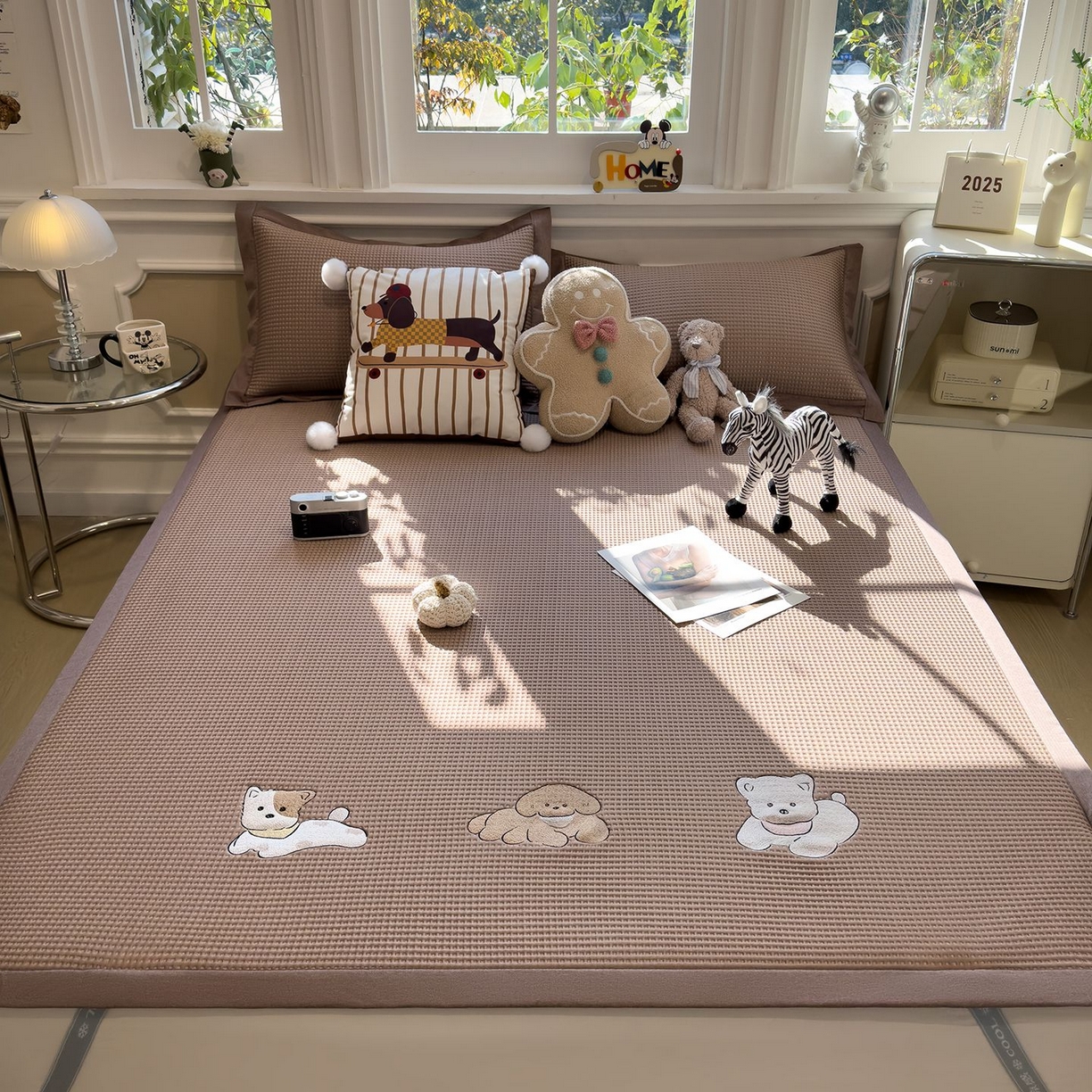 91家纺网 家纺一手货源 找家纺 耀悦家纺 2026新款毛巾绣乙纶冰豆豆凉席冰丝席华夫格卡通绣花博主ins风学生床 躺躺岛-咖床席款