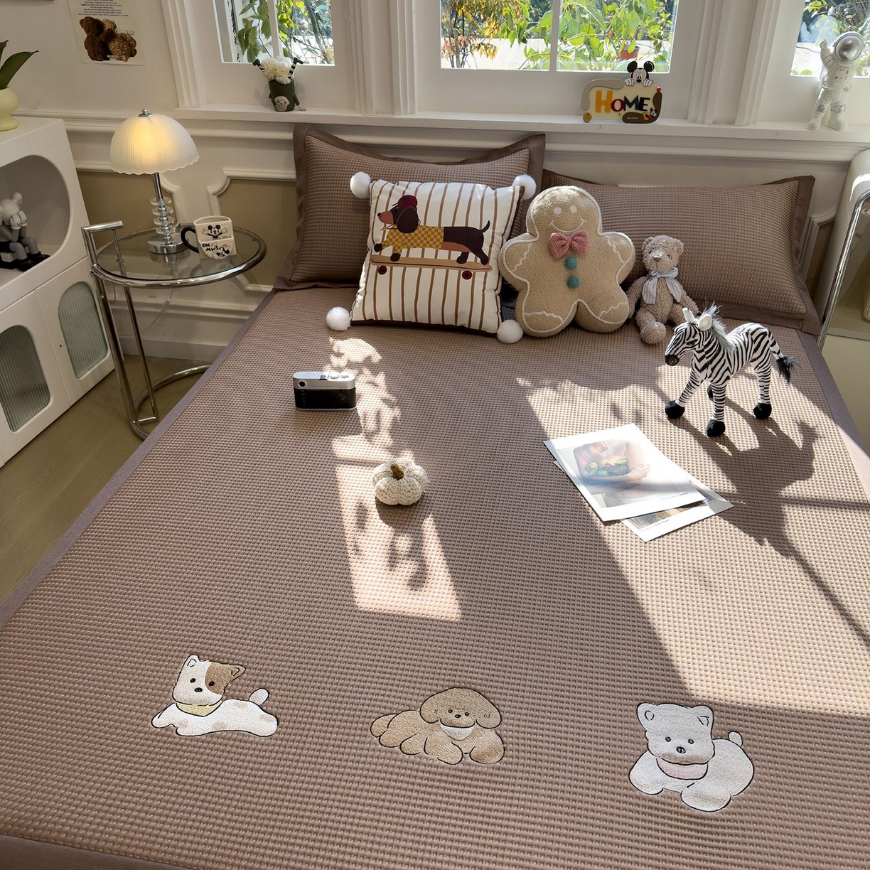 91家纺网 家纺一手货源 找家纺 耀悦家纺 2026新款毛巾绣乙纶冰豆豆凉席冰丝席华夫格卡通绣花博主ins风学生床 躺躺岛-咖床席款