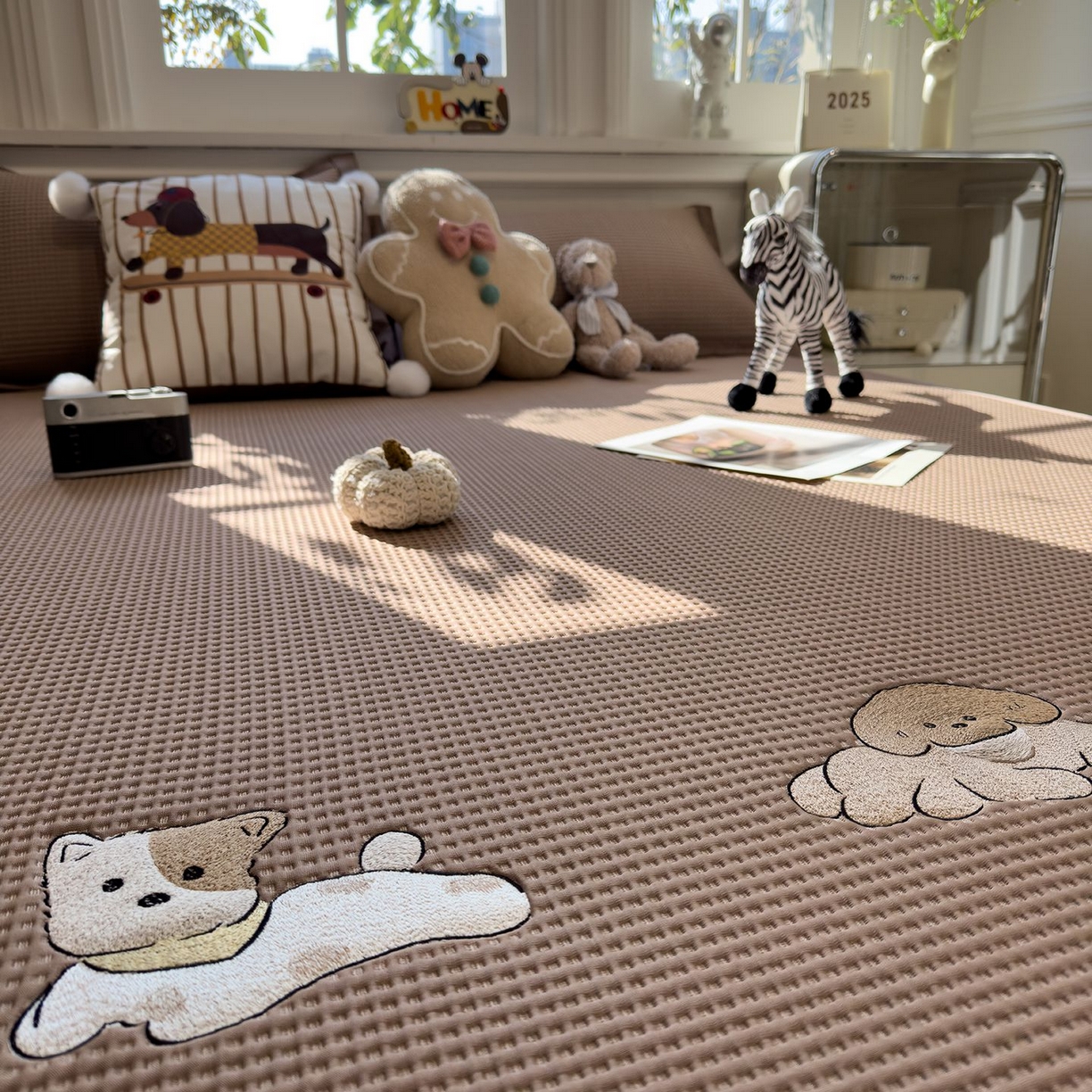 91家纺网 家纺一手货源 找家纺 耀悦家纺 2026新款毛巾绣乙纶冰豆豆凉席冰丝席华夫格卡通绣花博主ins风学生床 躺躺岛-咖床席款