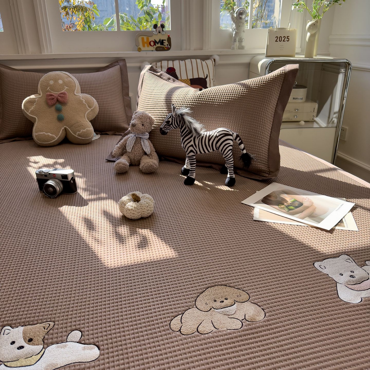 91家纺网 家纺一手货源 找家纺 耀悦家纺 2026新款毛巾绣乙纶冰豆豆凉席冰丝席华夫格卡通绣花博主ins风学生床 躺躺岛-咖床席款