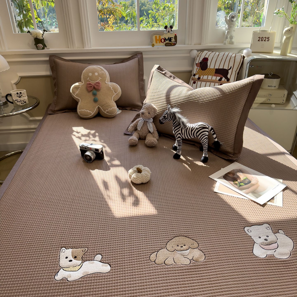 91家纺网 家纺一手货源 找家纺 耀悦家纺 2026新款毛巾绣乙纶冰豆豆凉席冰丝席华夫格卡通绣花博主ins风学生床 躺躺岛-咖床席款