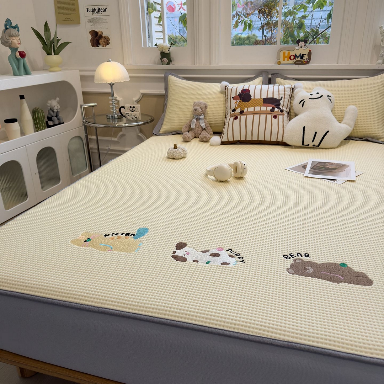 91家纺网 家纺一手货源 找家纺 耀悦家纺 2026新款毛巾绣乙纶冰豆豆凉席冰丝席华夫格卡通绣花博主ins风学生床 懒懒小憩床笠款