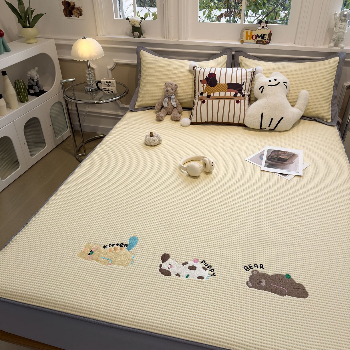 91家纺网 家纺一手货源 找家纺 耀悦家纺 2026新款毛巾绣乙纶冰豆豆凉席冰丝席华夫格卡通绣花博主ins风学生床 懒懒小憩床笠款