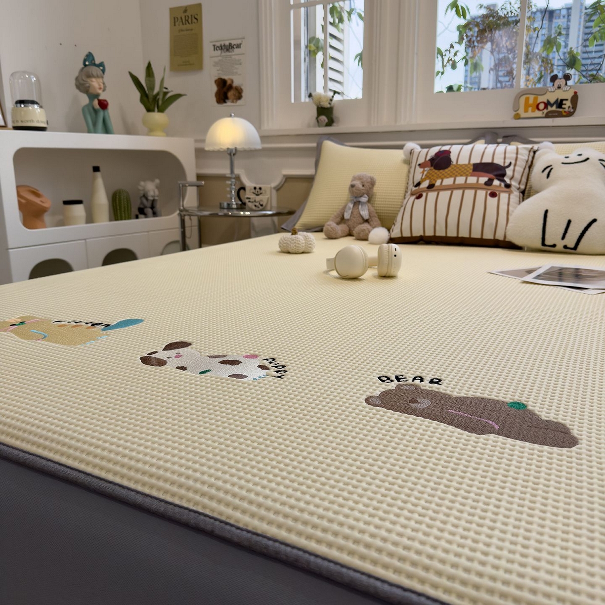 91家纺网 家纺一手货源 找家纺 耀悦家纺 2026新款毛巾绣乙纶冰豆豆凉席冰丝席华夫格卡通绣花博主ins风学生床 懒懒小憩床笠款