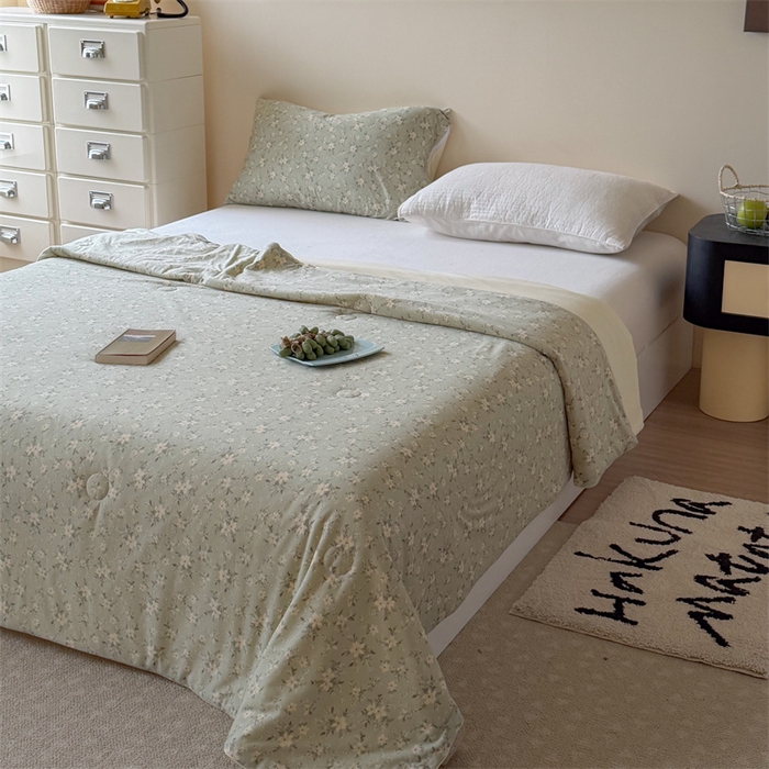 91家纺网 家纺一手货源 找家纺 暖生活 2026春夏新款A类针织锦氨绵绵冰双感夏被夏凉被空调被 绿野白茶