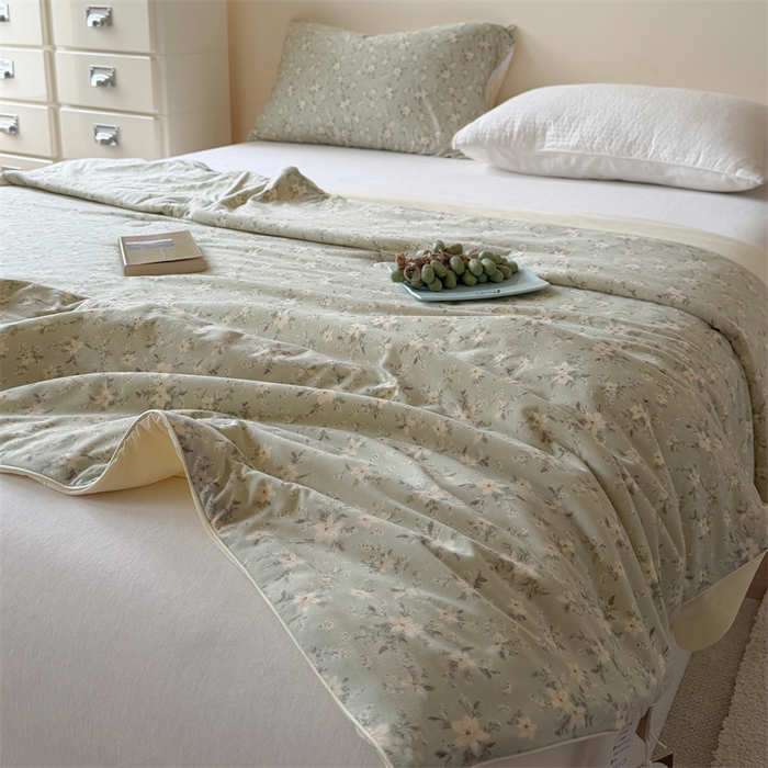 91家纺网 家纺一手货源 找家纺 暖生活 2026春夏新款A类针织锦氨绵绵冰双感夏被夏凉被空调被 绿野白茶