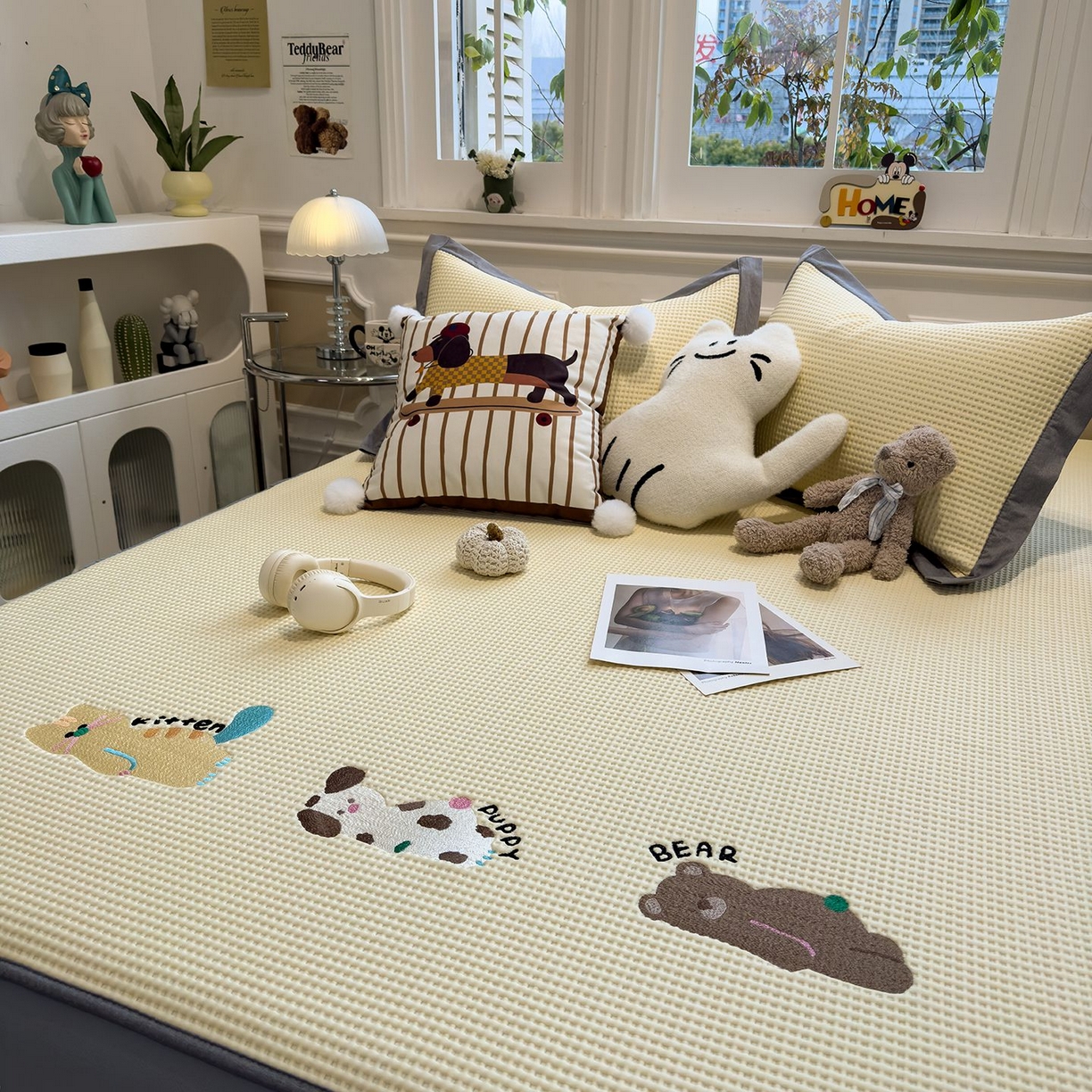 91家纺网 家纺一手货源 找家纺 耀悦家纺 2026新款毛巾绣乙纶冰豆豆凉席冰丝席华夫格卡通绣花博主ins风学生床 懒懒小憩床笠款