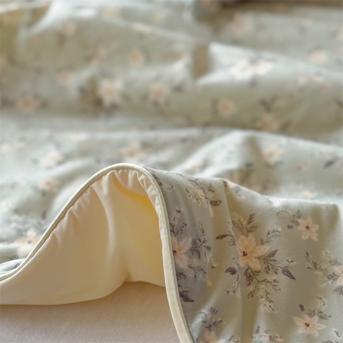 91家纺网 家纺一手货源 找家纺 暖生活 2026春夏新款A类针织锦氨绵绵冰双感夏被夏凉被空调被 绿野白茶