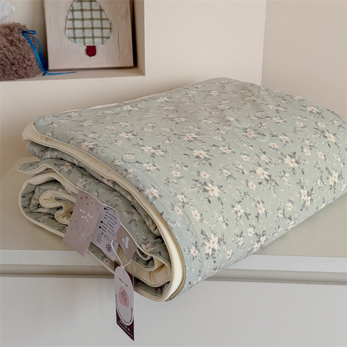 91家纺网 家纺一手货源 找家纺 暖生活 2026春夏新款A类针织锦氨绵绵冰双感夏被夏凉被空调被 绿野白茶