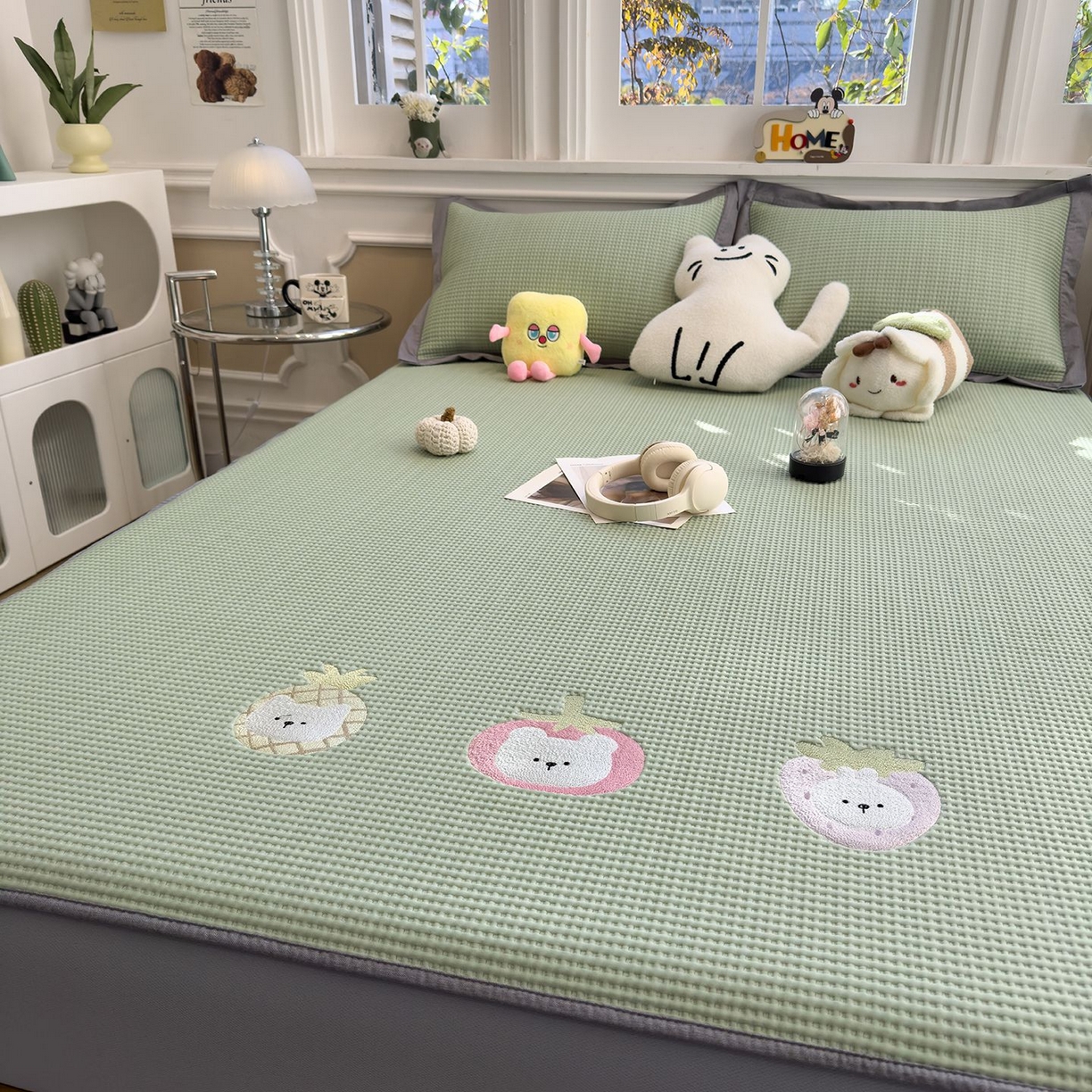 91家纺网 家纺一手货源 找家纺 耀悦家纺 2026新款毛巾绣乙纶冰豆豆凉席冰丝席华夫格卡通绣花博主ins风学生床 奶冻喵-果绿床笠款