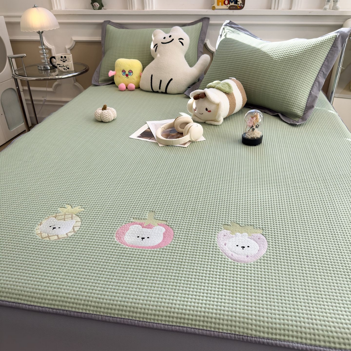 91家纺网 家纺一手货源 找家纺 耀悦家纺 2026新款毛巾绣乙纶冰豆豆凉席冰丝席华夫格卡通绣花博主ins风学生床 奶冻喵-果绿床笠款