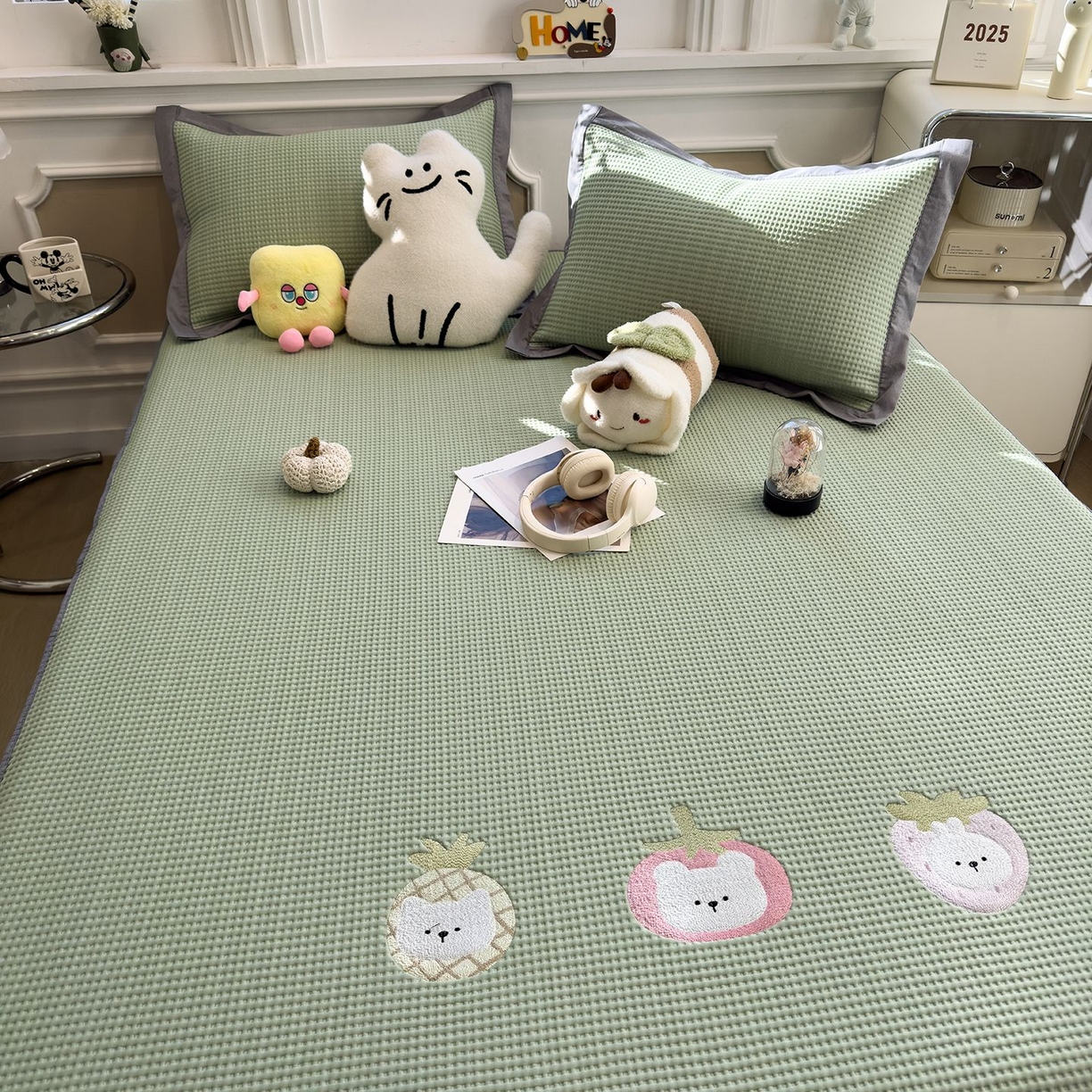 91家纺网 家纺一手货源 找家纺 耀悦家纺 2026新款毛巾绣乙纶冰豆豆凉席冰丝席华夫格卡通绣花博主ins风学生床 奶冻喵-果绿床笠款