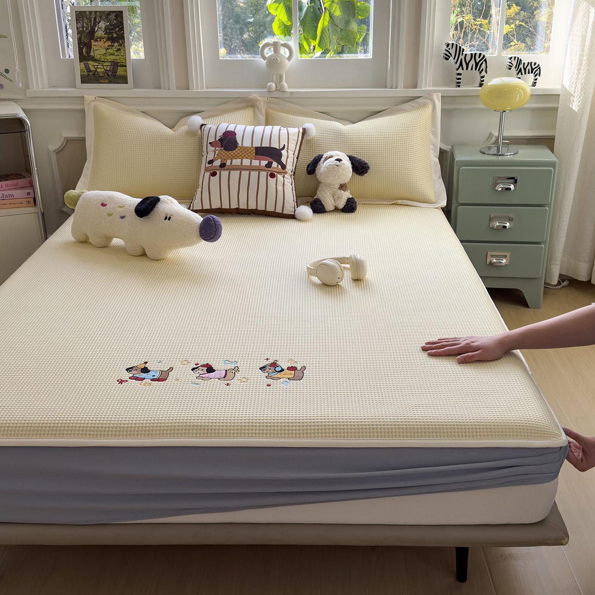 耀悦家纺 2026新款毛巾绣乙纶冰豆豆凉席冰丝席华夫格卡通绣花博主ins风学生床 趣味腊肠狗床笠款