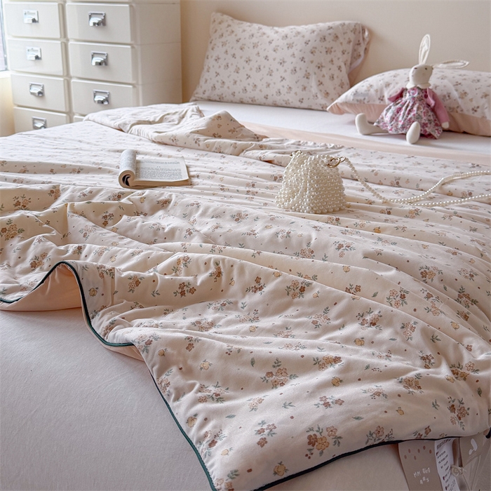 91家纺网 家纺一手货源 找家纺 暖生活 2026春夏新款A类针织锦氨绵绵冰双感夏被夏凉被空调被 杏色花信