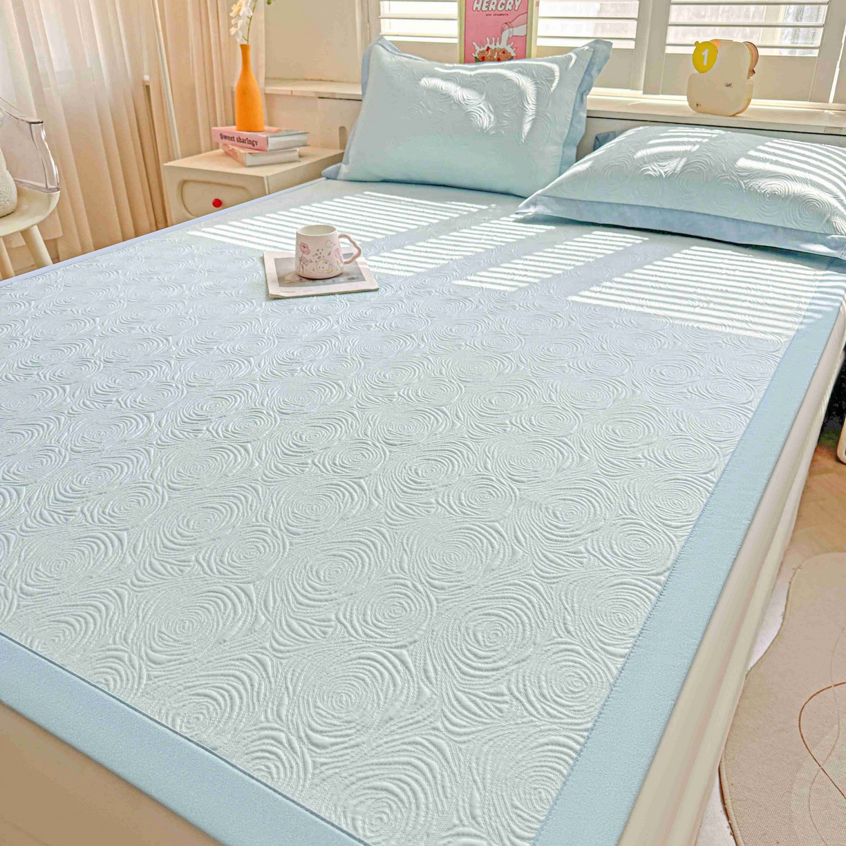 91家纺网 家纺一手货源 找家纺 席匠 2026新款云柔玫瑰系列平铺款床裙款凉席席子 湖水蓝-平铺款