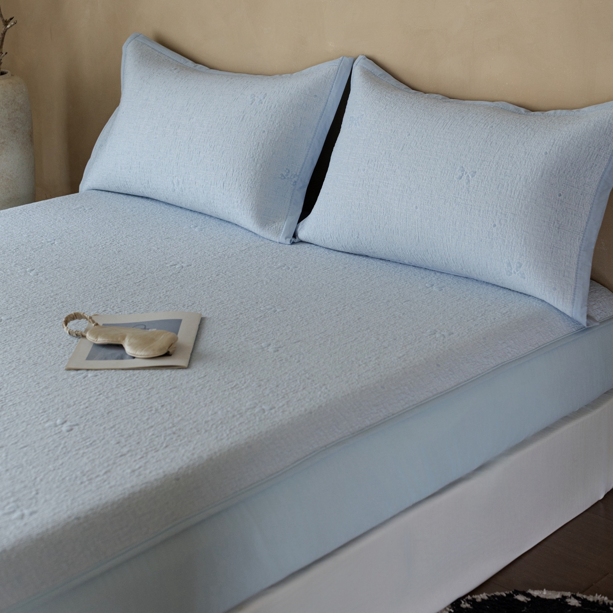 91家纺网 家纺一手货源 找家纺 云上 2026新款冷萃丝三明治凉感席凉席席子-蝴蝶结系列 蝴蝶结床笠款-蓝色