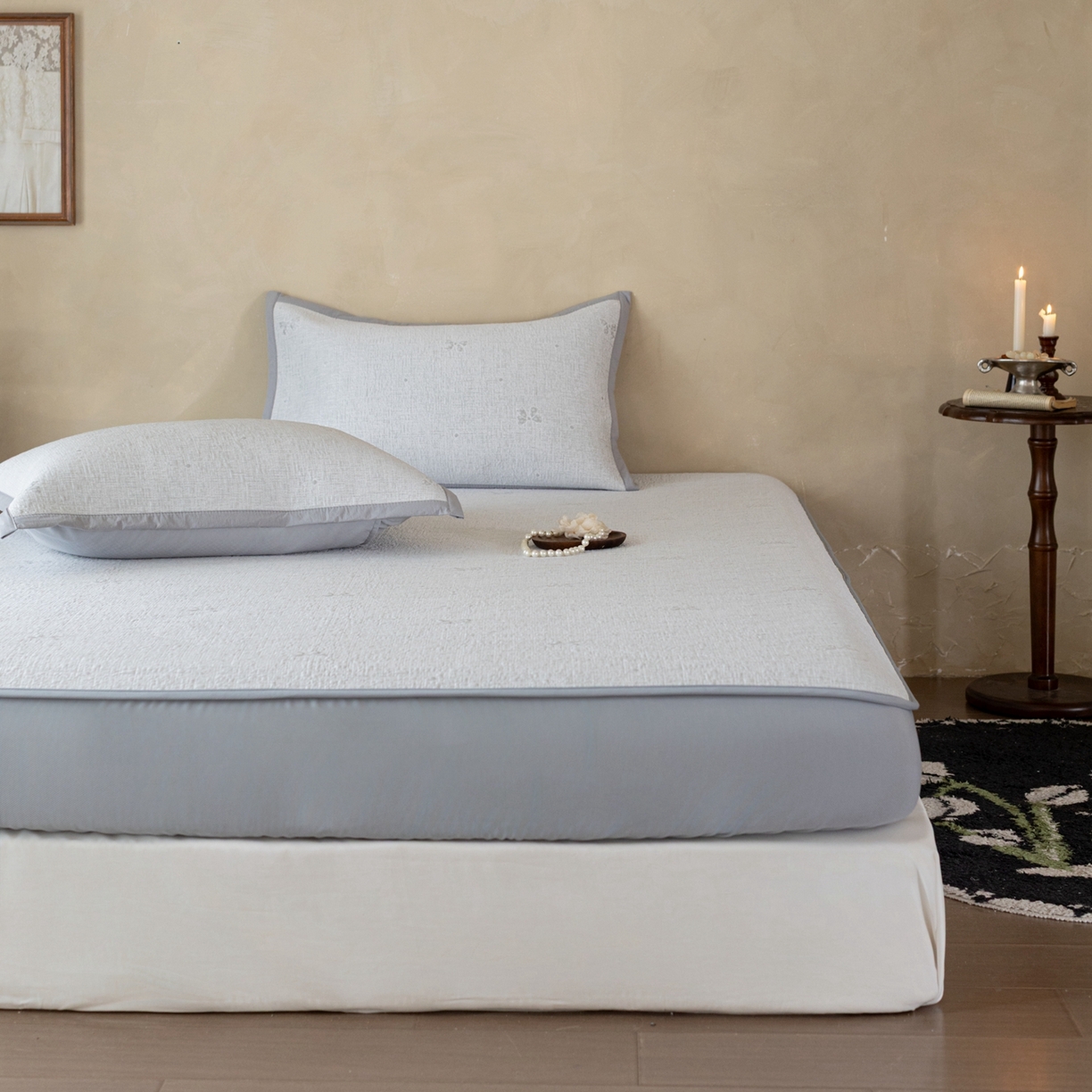 91家纺网 家纺一手货源 找家纺 云上 2026新款冷萃丝三明治凉感席凉席席子-蝴蝶结系列 蝴蝶结床笠款-灰色