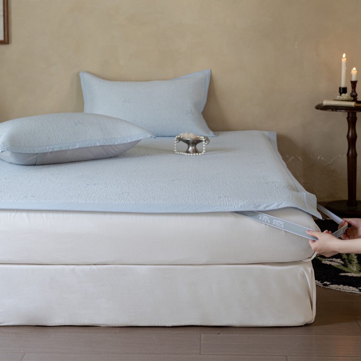 91家纺网 家纺一手货源 找家纺 云上 2026新款冷萃丝三明治凉感席凉席席子-蝴蝶结系列 蝴蝶结床席款-蓝色