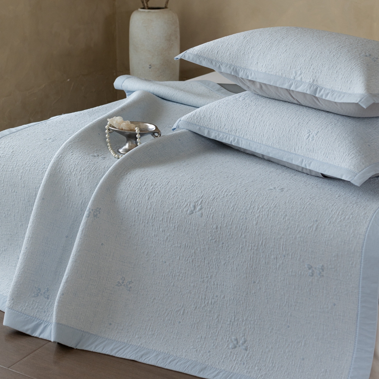 91家纺网 家纺一手货源 找家纺 云上 2026新款冷萃丝三明治凉感席凉席席子-蝴蝶结系列 蝴蝶结床席款-蓝色