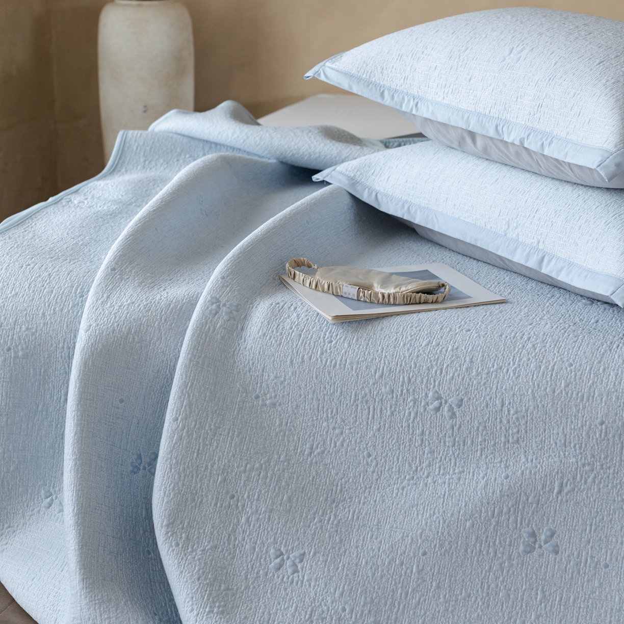 91家纺网 家纺一手货源 找家纺 云上 2026新款冷萃丝三明治凉感席凉席席子-蝴蝶结系列 蝴蝶结床笠款-蓝色