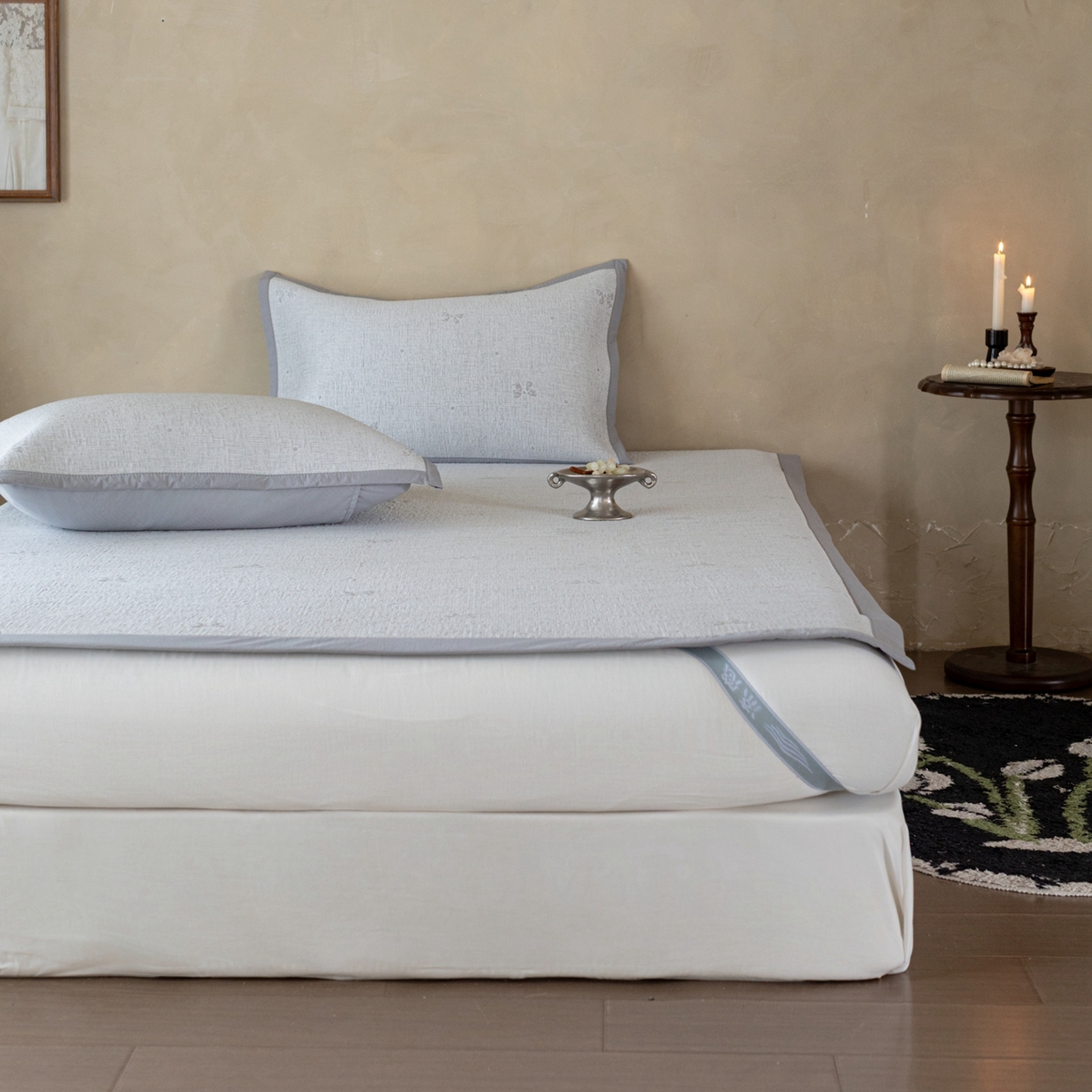 91家纺网 家纺一手货源 找家纺 云上 2026新款冷萃丝三明治凉感席凉席席子-蝴蝶结系列 蝴蝶结床席款-灰色